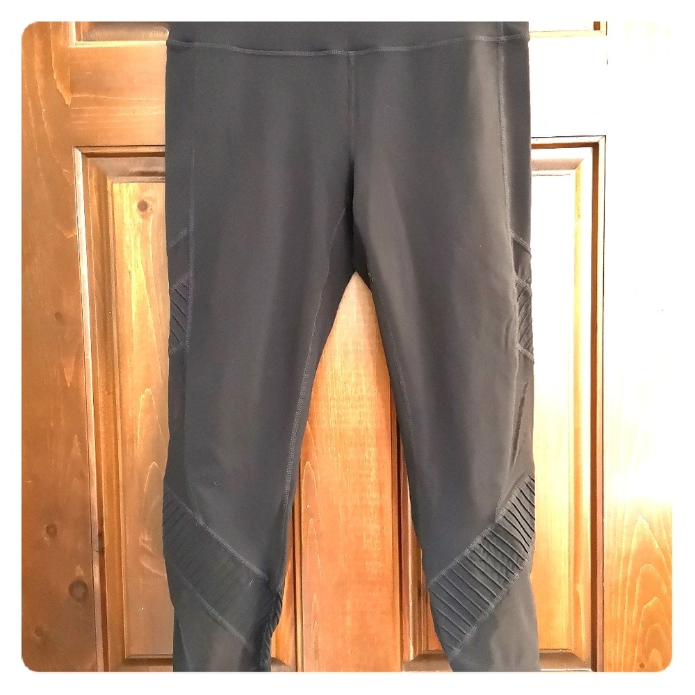 Athletic cropped pants
